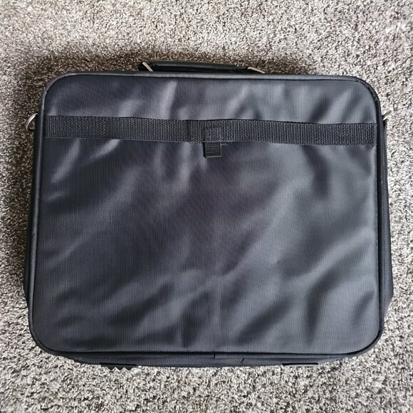 Targus Black Laptop/Electronics Case w.o. Strap - Fits up to 17.5" Laptop - Picture 2 of 7